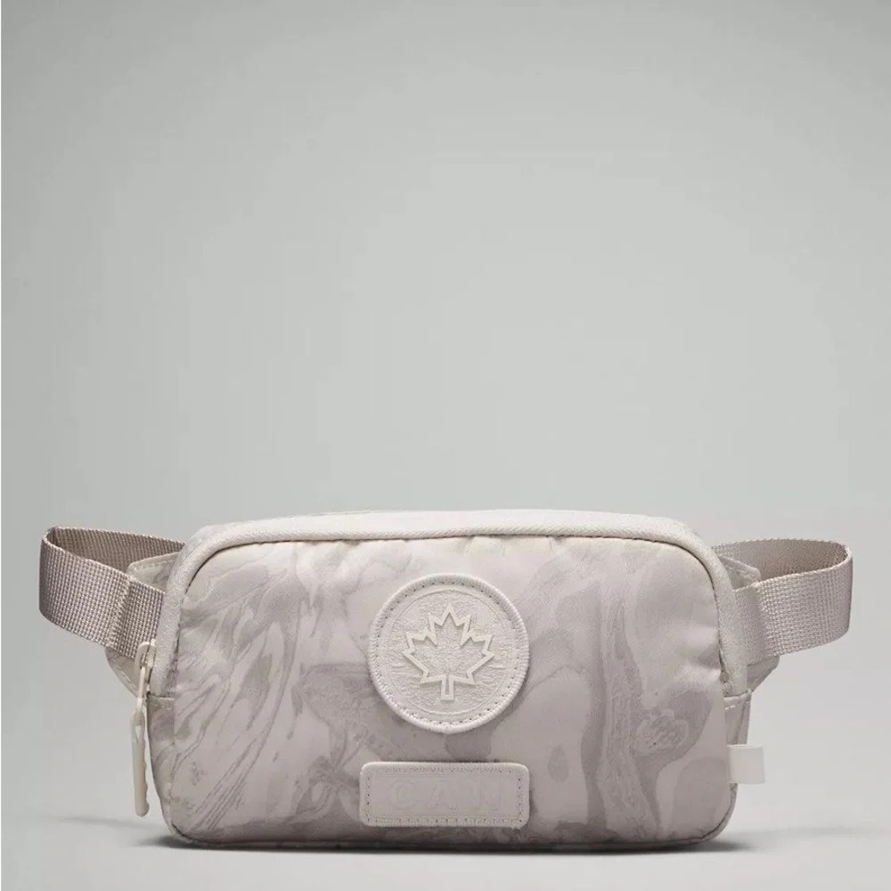 🆕🇨🇦 Lululemon Team Canada Future Legacy Mini Belt Bag Light Ivory White Opal